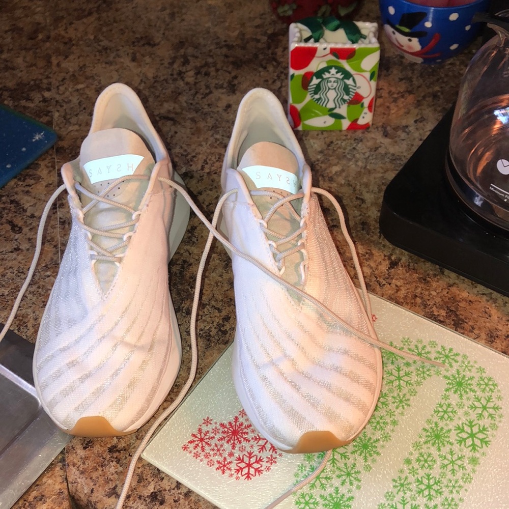 ATHLETA Saysh One Sneaker size 7